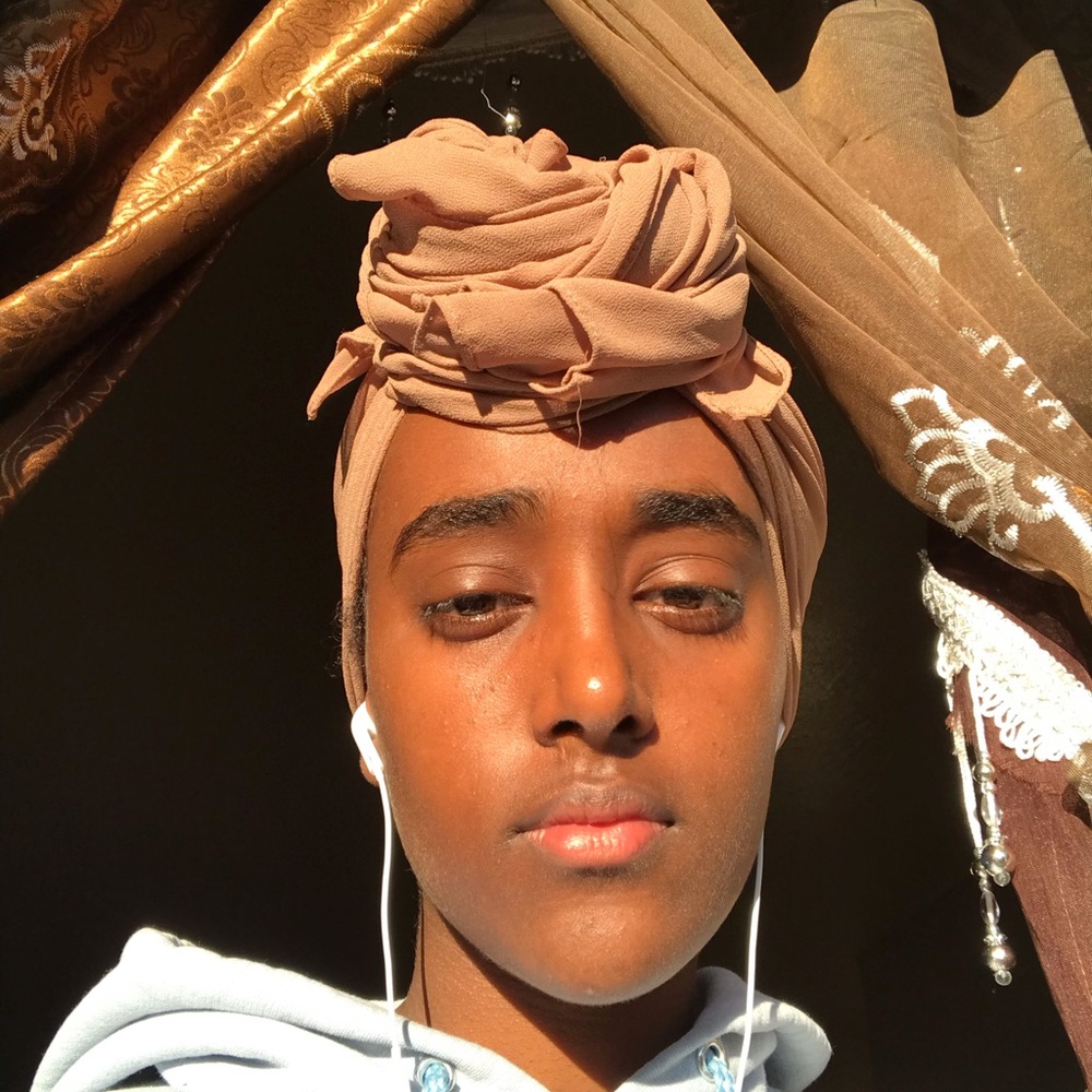 Meet your Posher, Muna